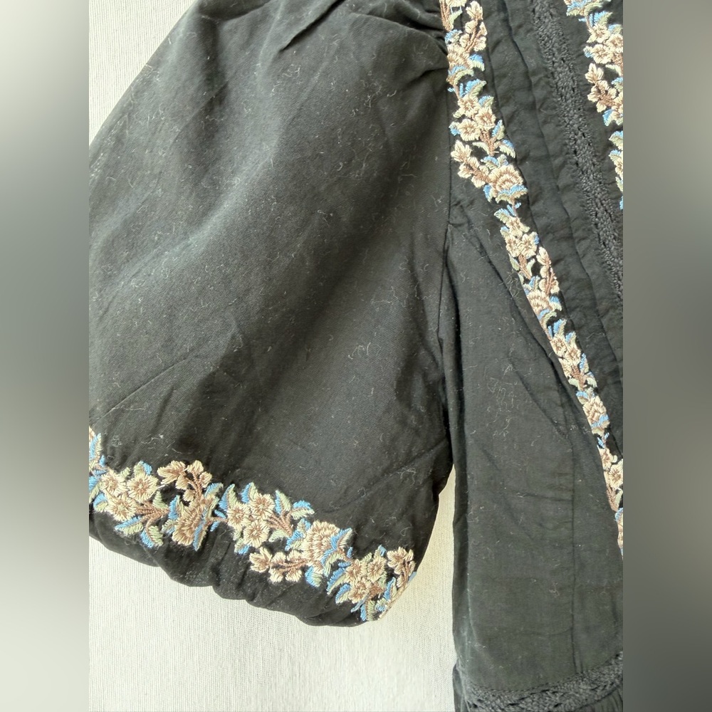 Abercrombie & Fitch Puff Sleeve Button Through Top Black Floral Embroidery Small - Picture 4 of 7